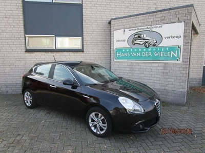 Alfa Romeo Giulietta 1.6 JTDm Distinctive (2010)