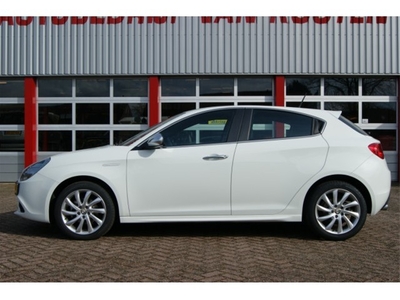 Alfa Romeo Giulietta 1.6 JTDm Distinctive sport navi bijna