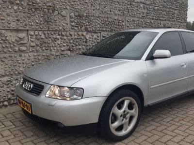 Audi A3 1.6 Ambiente (2001)