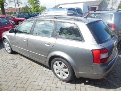 Audi A4 Avant 2.5 TDI MT Staat in de Krim (bj 2004)