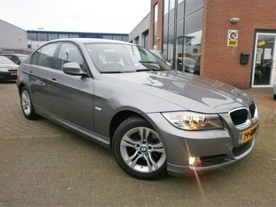 BMW 3-SERIE 318i Automaat/ PDC/ Navigatie Nw. model