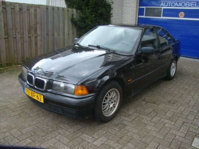 BMW 3 Serie 318i EXECUTIVE Automaat clima / airco