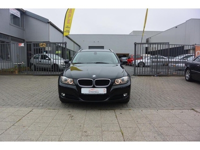 BMW 3-serie 318i Touring Lease High Executive LET OP