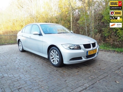 BMW 3-serie 320i Business Line Inclusief 3 jaar APK keuring!