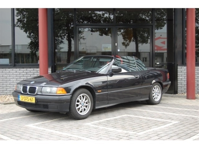 BMW 3 Serie Cabrio 320i Sport / softop / nieuwstaat /