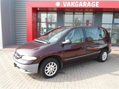 Chrysler Voyager 2.4I SE,zeer netjes,nieuwe APK. (bj 1999)