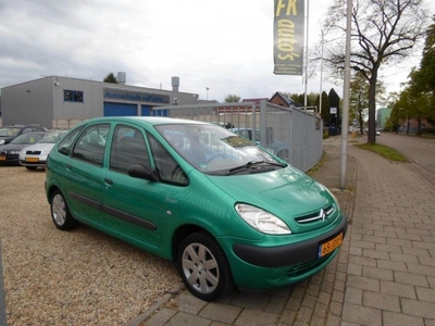 Citroen Xsara Picasso 1.6i limited edition airco stuurbekr