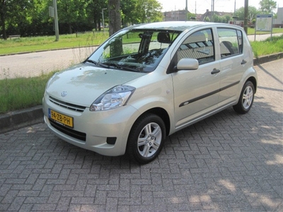 Daihatsu Sirion 2 1.0-12V Premium (bj 2007)