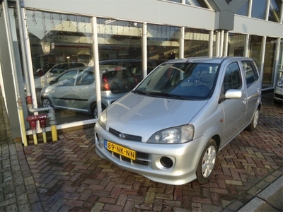 Daihatsu YRV 1.3-16V VTI (bj 2003)