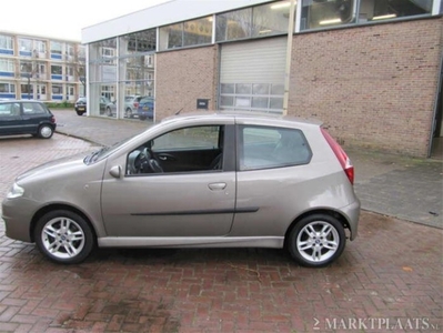 Fiat punto 1.4 16v 6ver 3d met airco nieuwe apk+sportpakket