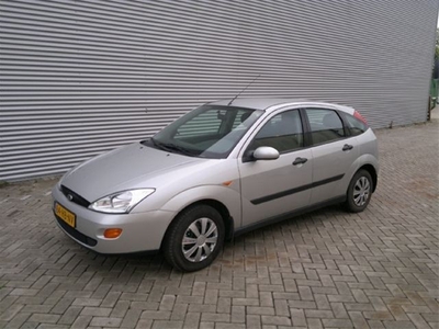 Ford Focus 1.4 ambiente 59kW (bj 2001)