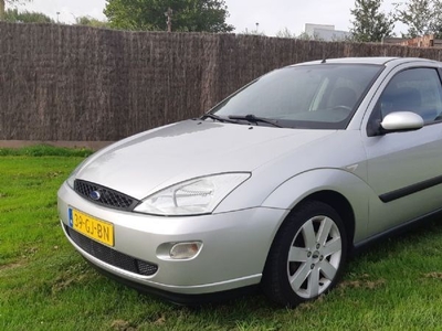 Ford Focus 1.6-16V Collection (2000)