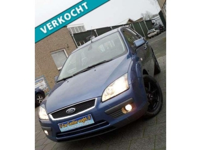 Ford Focus 1.6 TDCI Ghia/CliMa/CruiSe Con./LMV/VerKochT!!!