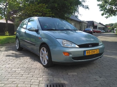 Ford Focus 1.8-16V Trend (1999)