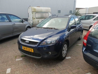 Ford Focus Wagon 1.6 Comfort achter schade Auto rijd nog