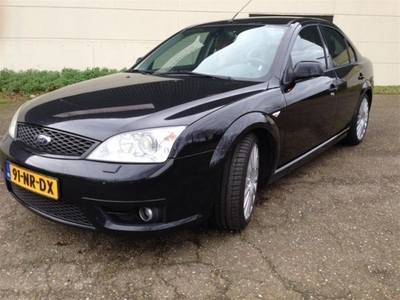 Ford mondeo st 220 in top staat