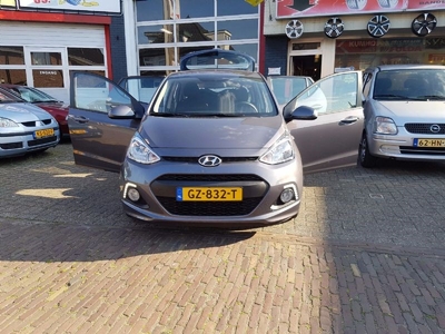 Hyundai i10 1.0i i-Motion Premium. Full options. Nieuwstaat