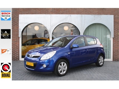 Hyundai i20 LET OP! 1.6i i-Catcher € 108 p/mnd Half leer /