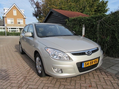 Hyundai i30 1.6i Dynamic AUTOMAAT