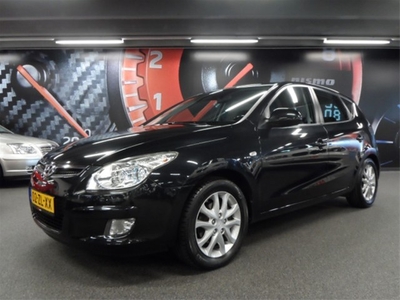 Hyundai i30 1.6i Style / Navi / Climate / Lichtmetaal