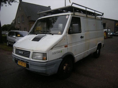 Iveco Daily 30.8 V KORT -LAAG MET OA TRAP EN IMPERIAAL