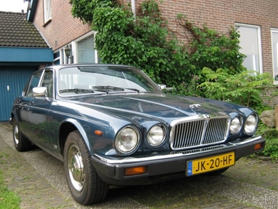 JAGUAR oldtimer 1983 XJ6 4.2l Sovereign Cobalt bleu