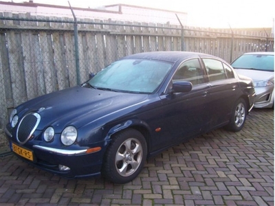 Jaguar S-Type 3.0 V6 Executive auto heeft schade lv scherm