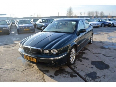 Jaguar X-Type 2.5 V6 (2002)