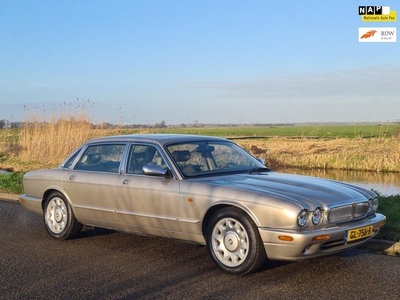 Daimler Super Eight V8 (verlengde uitvoering) JAGUAR XJ