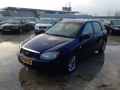 Kia Cerato 2.0 CRDI (2005)