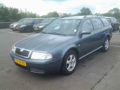 Škoda Octavia Combi 1.6 Démarrage (bj 2006)