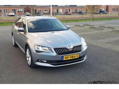 Škoda Superb Combi 1.6 TDI Style Bns Automaat, Navi