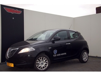 Lancia Ypsilon 1.2 Black & Red (bj 2013)