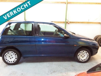 Lancia Ypsilon 1.2 elefantino blu (bj 2000)