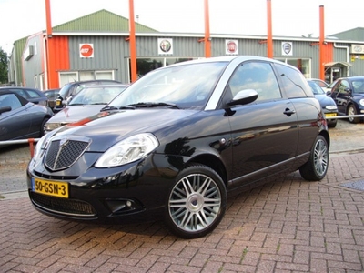 Lancia Ypsilon 1.4-16V Sport Momo (bj 2008)