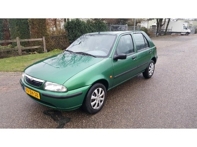 MAZDA 121 1.25i Automaat Met Stuurbekr! Apk! 5-deu