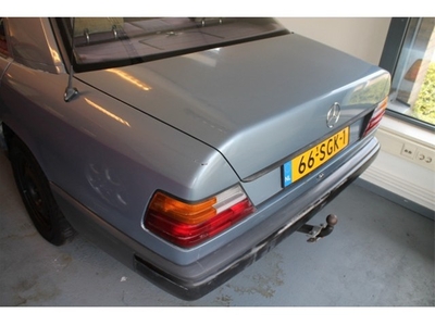 Mercedes-Benz 200-280 (W123) 230 E (bj 1985)