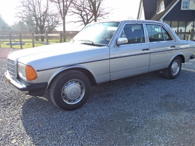 Mercedes-Benz 200-280 (W123) 250 aut NIEUWSTAAT !!!