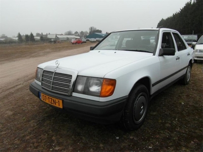 Mercedes-Benz 200-300 type W124 260E (bj 1986)