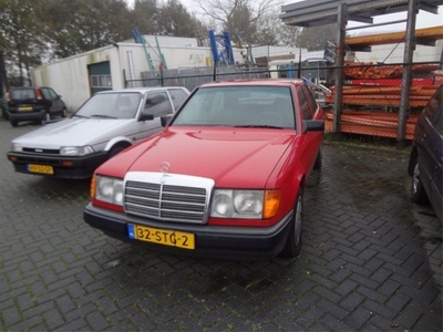 Mercedes-Benz 200-500 (W124) 200 benzine automaat (bj 1985)