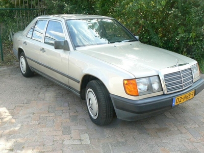 Mercedes-Benz 200-500 (W124) 230 E Zeer mooie en harde auto