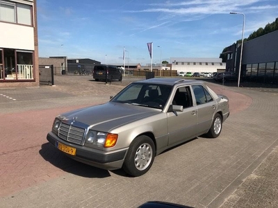 Mercedes-Benz 200-500 (W124) 230E (1985)