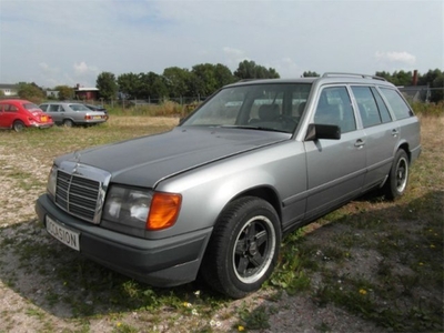 Mercedes-Benz 200-500 (W124) Combi 230 TE (bj 2011)