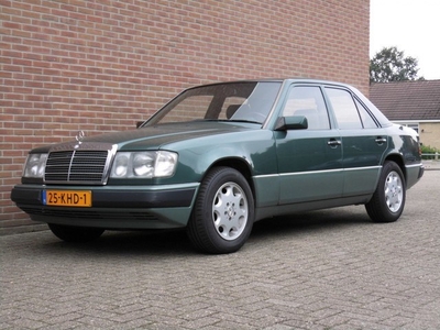 Mercedes-Benz 280 E AUTOMAAT/ 194 PK / YOUNGTIMER / MET