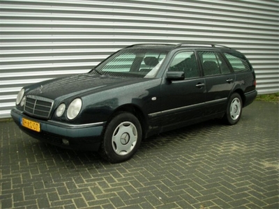 Mercedes-Benz E-combi 240 elegance aut (bj 1999)