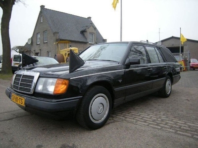 Mercedes-Benz E-klasse 200 D BEGRAFENISAUTO ORIGINELE