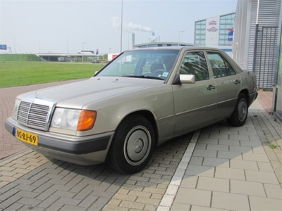 Mercedes-Benz E-Klasse 200 E Automaat 1e eigenaar