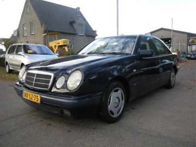 Mercedes-Benz E-klasse 230 Classic automaat met oa AIRCO