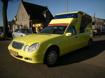 Mercedes-Benz E-klasse 270 CDI EX AMBULANCE, MET XENON