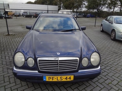 Mercedes-Benz E-klasse 280 Elegance A4 exportprijs !!